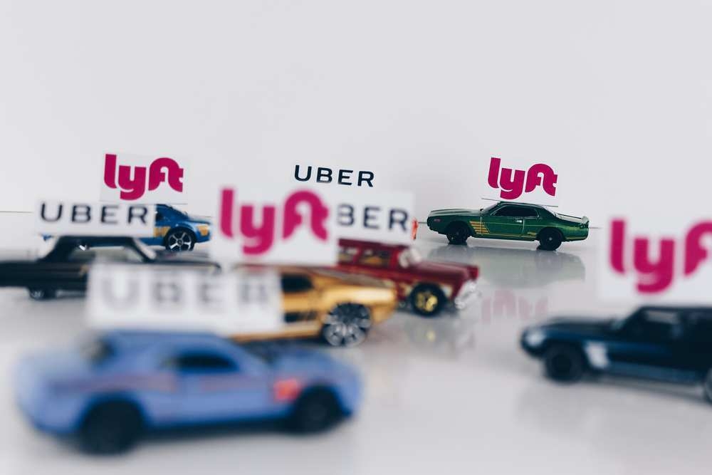 自動車業界を大きく変えるシェアリングサービスの記事です。
